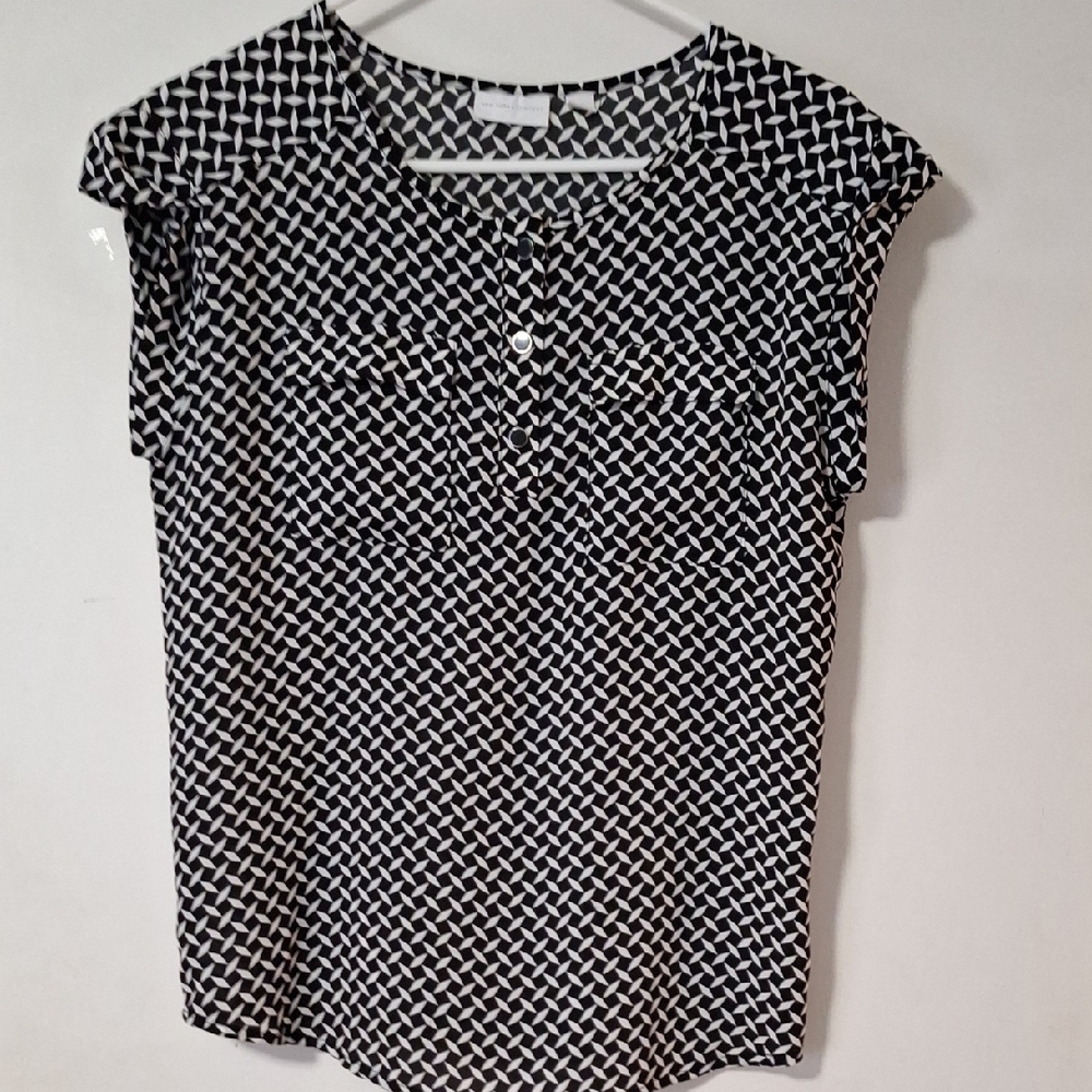New York & Company Black and White Patterned Blouse